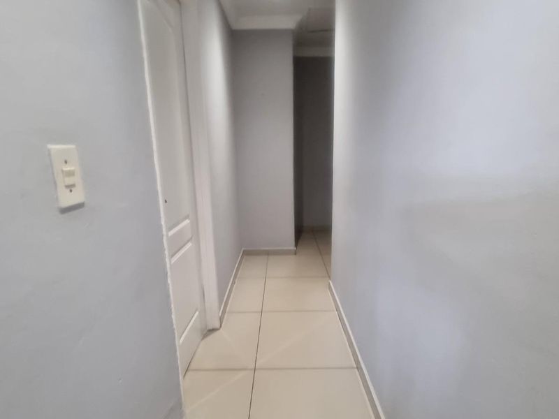 Gorgeous, Modern, 3 Bed, 2 Bath Home in a Cul-de-sac in Mmesi Park (Dobsonville) - Photo 10