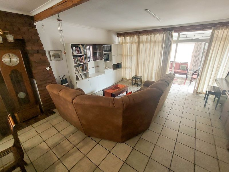 Spacious 4-Bedroom Home on Large Stand in Erasmia - Photo 8