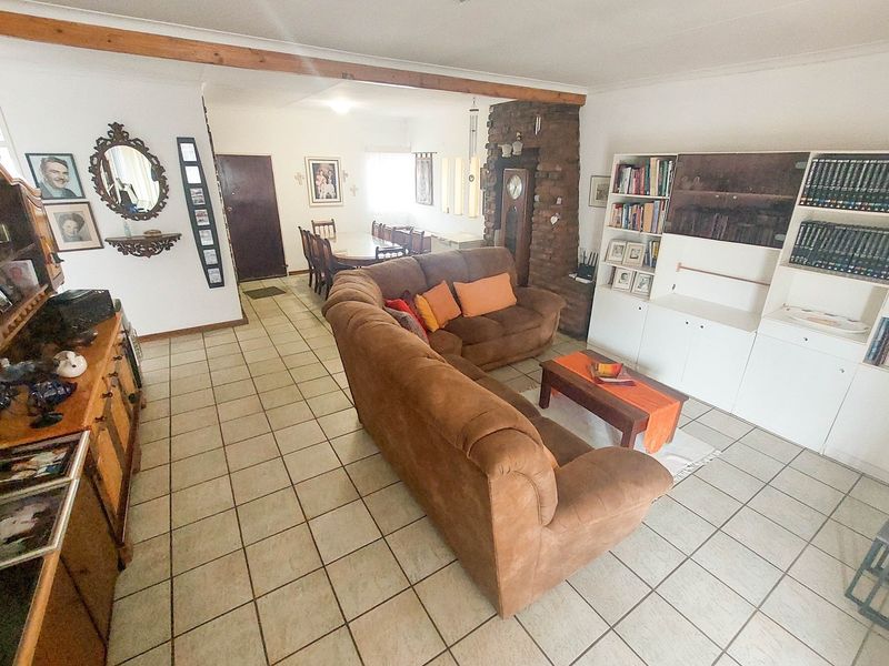 Spacious 4-Bedroom Home on Large Stand in Erasmia - Photo 7