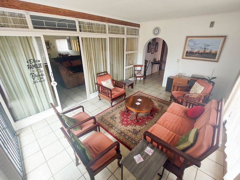 Spacious 4-Bedroom Home on Large Stand in Erasmia - Photo 6