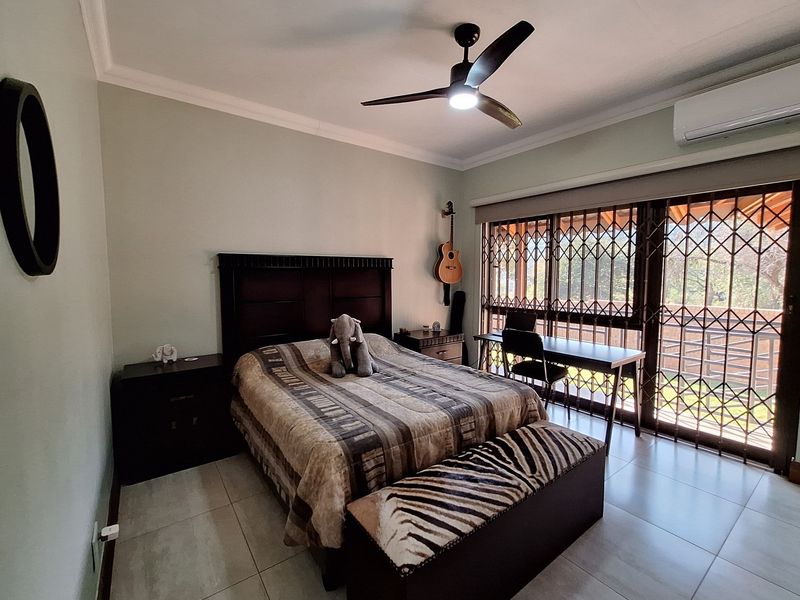 A BUSHVELD MASTERPIECE WITH UNMATCHED FLOW, LUXURY & LOCATION - KRANSPOORT GOLF ESTATE - Photo 7