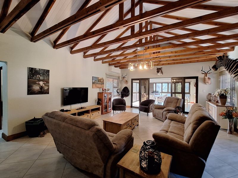 A BUSHVELD MASTERPIECE WITH UNMATCHED FLOW, LUXURY & LOCATION - KRANSPOORT GOLF ESTATE - Photo 3