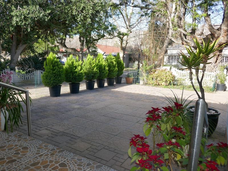 Inviting Countryside Home with Versatile Cottage Accommodation - Photo 5