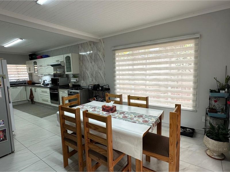 Move-In Ready Corner Unit with Extras. - Photo 6