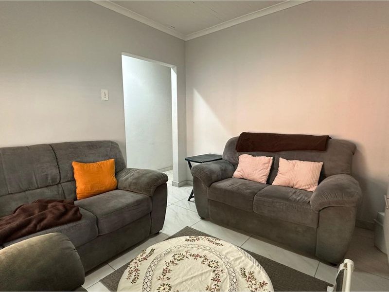 Move-In Ready Corner Unit with Extras. - Photo 3