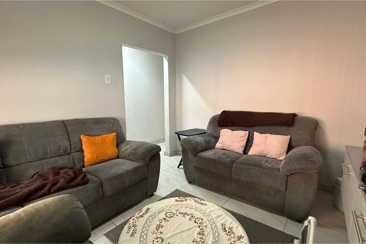 Move-In Ready Corner Unit with Extras. - Photo 3