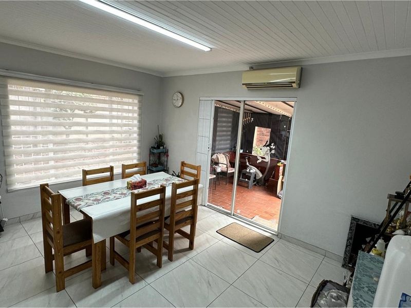 Move-In Ready Corner Unit with Extras. - Photo 5