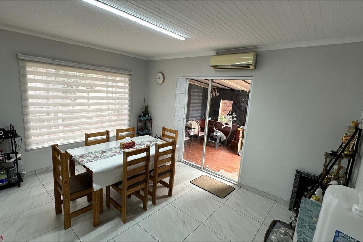 Move-In Ready Corner Unit with Extras. - Photo 5