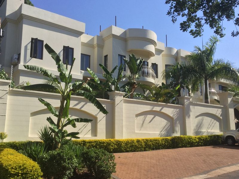 A Masterpiece of Opulence in Waterkloof - Photo 2