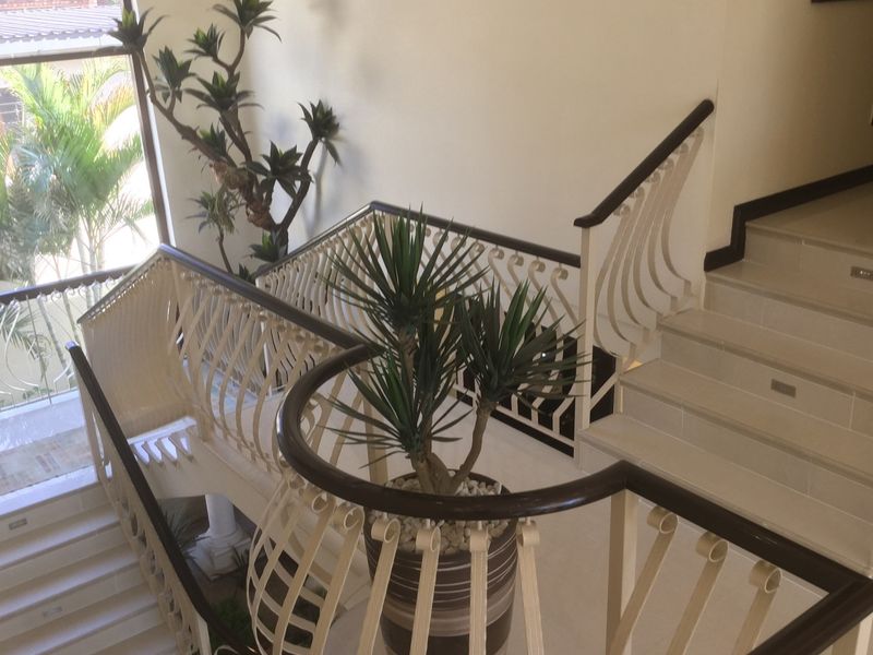 A Masterpiece of Opulence in Waterkloof - Photo 5