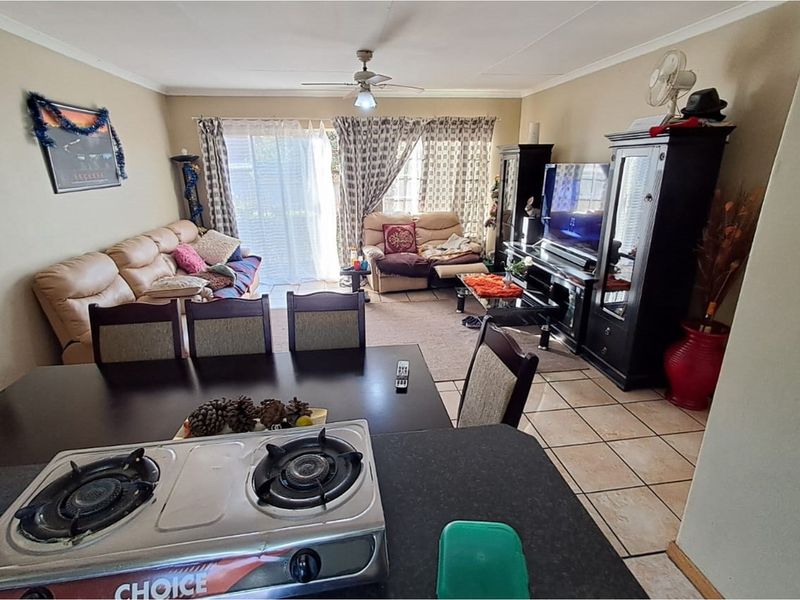 2 Bedroom townhouse for sale in Amberfield Heights. - Photo 4