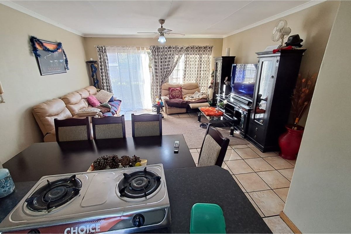 2 Bedroom townhouse for sale in Amberfield Heights. - Photo 4