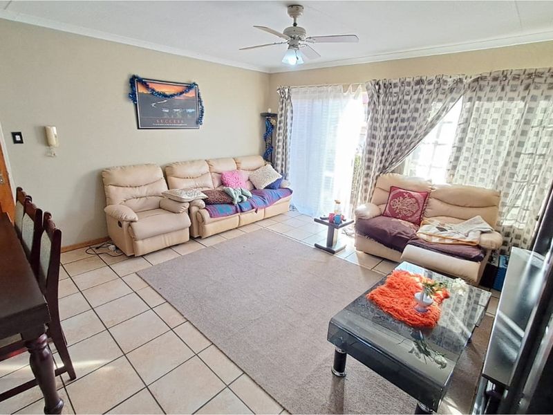 2 Bedroom townhouse for sale in Amberfield Heights. - Photo 2