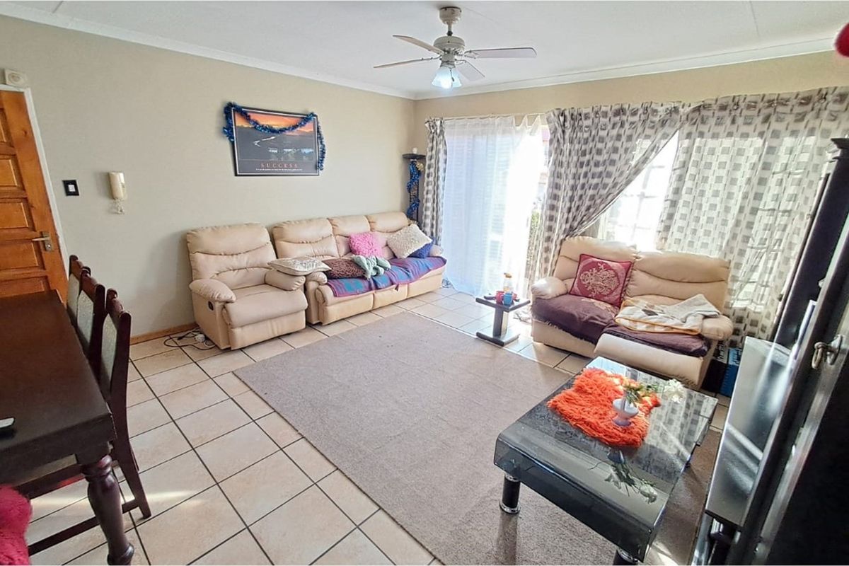 2 Bedroom townhouse for sale in Amberfield Heights. - Photo 2