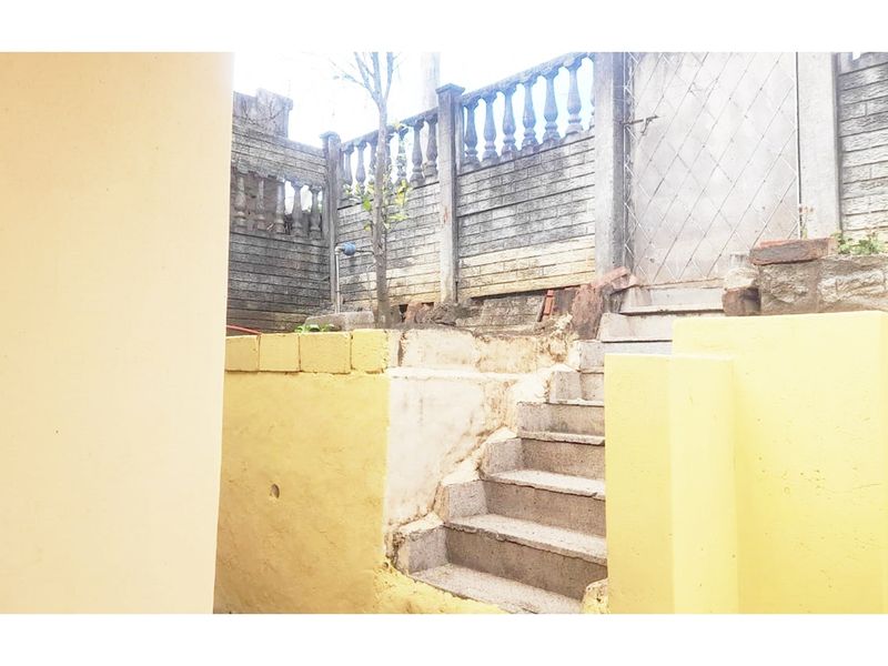 "Charming 3-Bed 1 Bath Home for Sale in Clayfield - Safe Secure Home! 305sqm - Photo 7