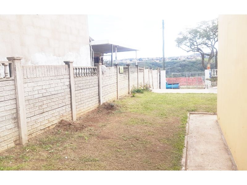 "Charming 3-Bed 1 Bath Home for Sale in Clayfield - Safe Secure Home! 305sqm - Photo 5