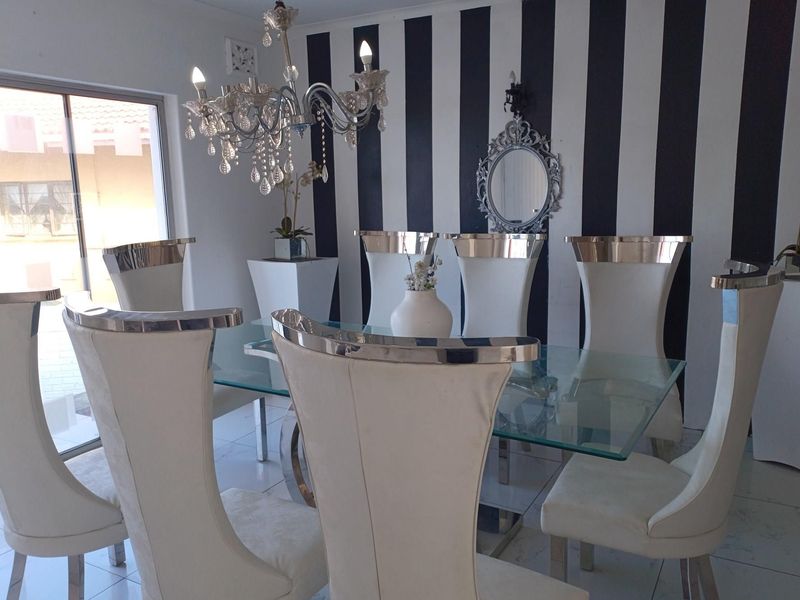 Stunning modern, 4 Bed,2 Bath house for sale  in mobeni heights - Photo 6