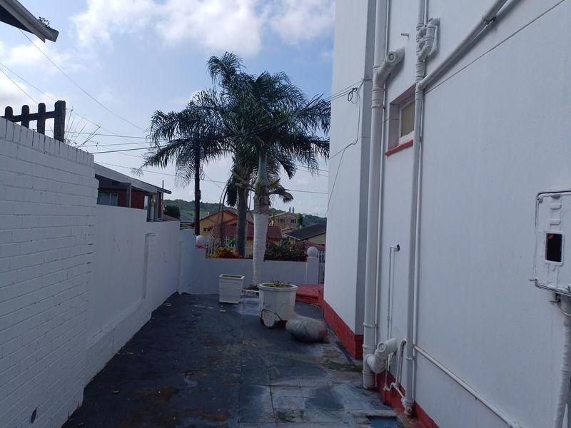 Stunning modern, 4 Bed,2 Bath house for sale  in mobeni heights - Photo 5