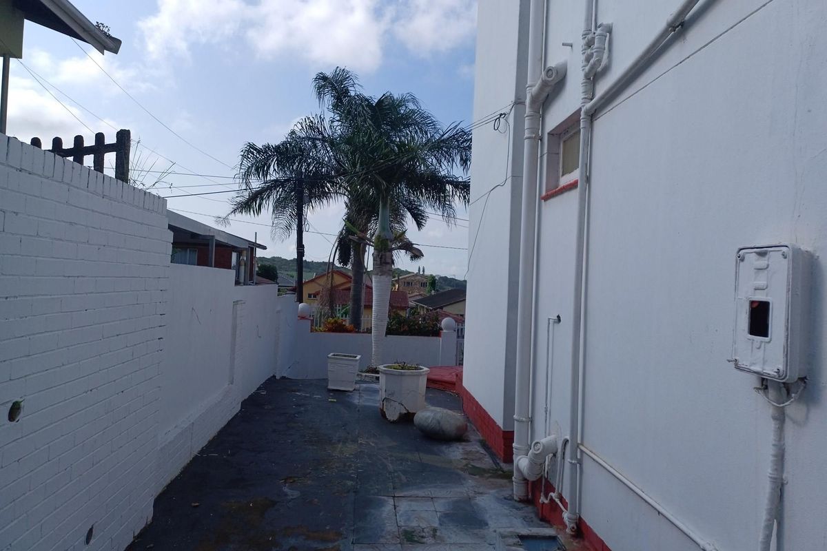 Stunning modern, 4 Bed,2 Bath house for sale  in mobeni heights - Photo 5