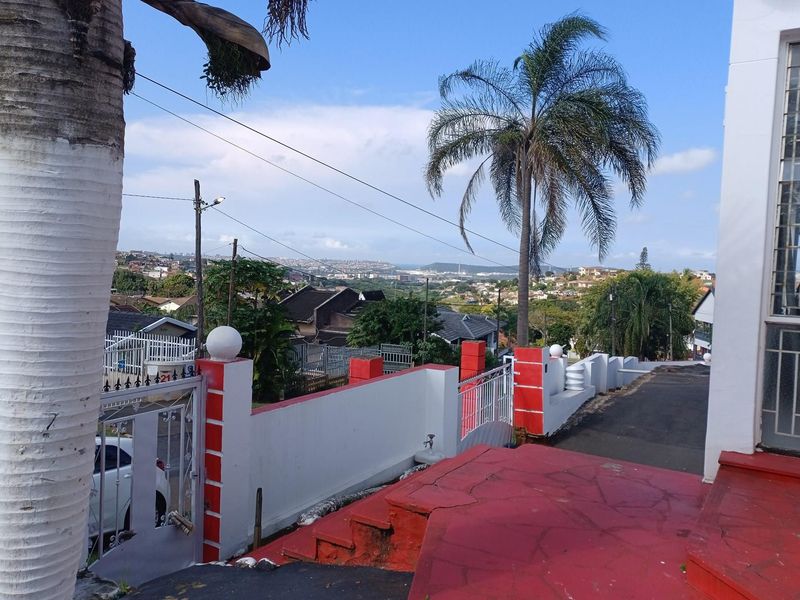 Stunning modern, 4 Bed,2 Bath house for sale  in mobeni heights - Photo 3