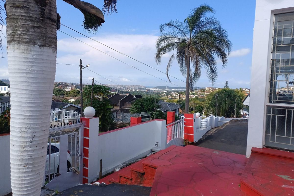 Stunning modern, 4 Bed,2 Bath house for sale  in mobeni heights - Photo 3