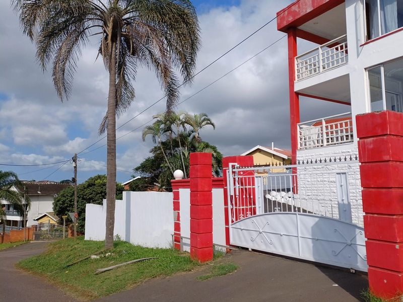 Stunning modern, 4 Bed,2 Bath house for sale  in mobeni heights - Photo 2