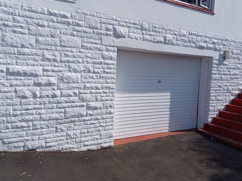 Stunning modern, 4 Bed,2 Bath house for sale  in mobeni heights - Photo 4