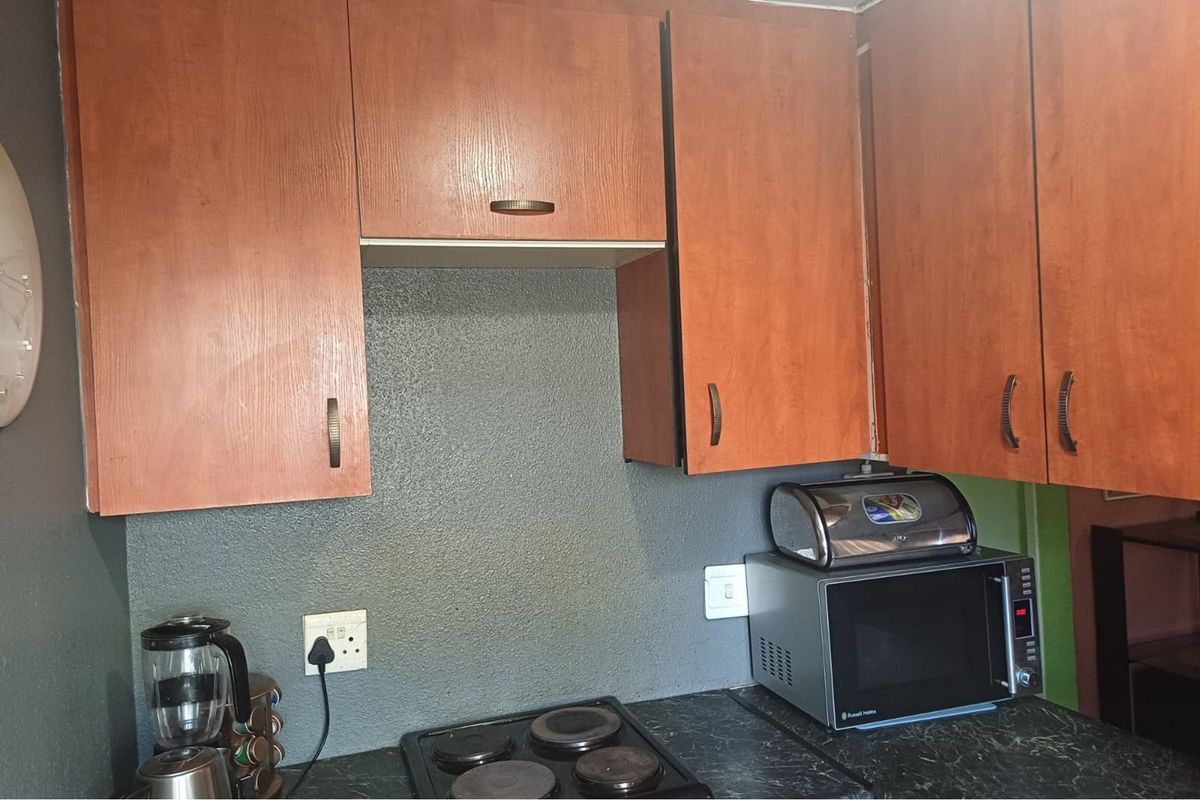 "Charming 3-Bed Home in Vibrant Witpoortjie" - Photo 4