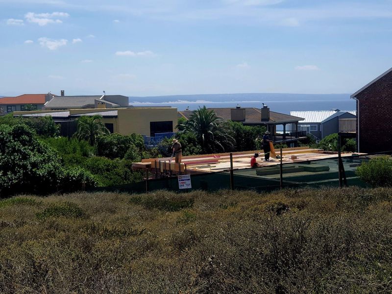 Seaside tranquility meets vibrant community in prime location - Photo 2