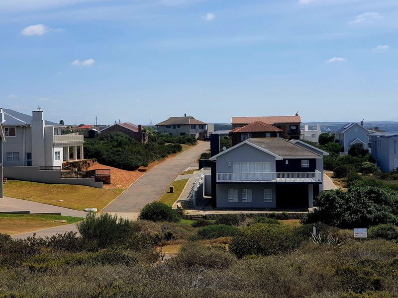 Seaside tranquility meets vibrant community in prime location - Photo 3