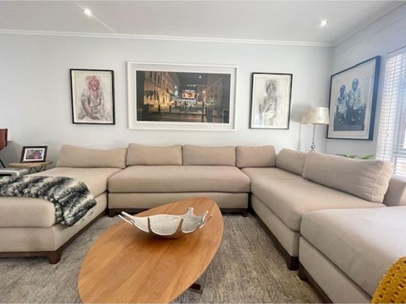 Exceptionally well maintained 3 bed top floor apartment, Morningside - Photo 8