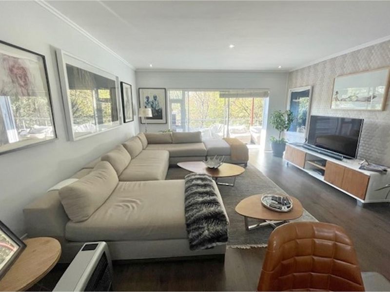 Exceptionally well maintained 3 bed top floor apartment, Morningside - Photo 7