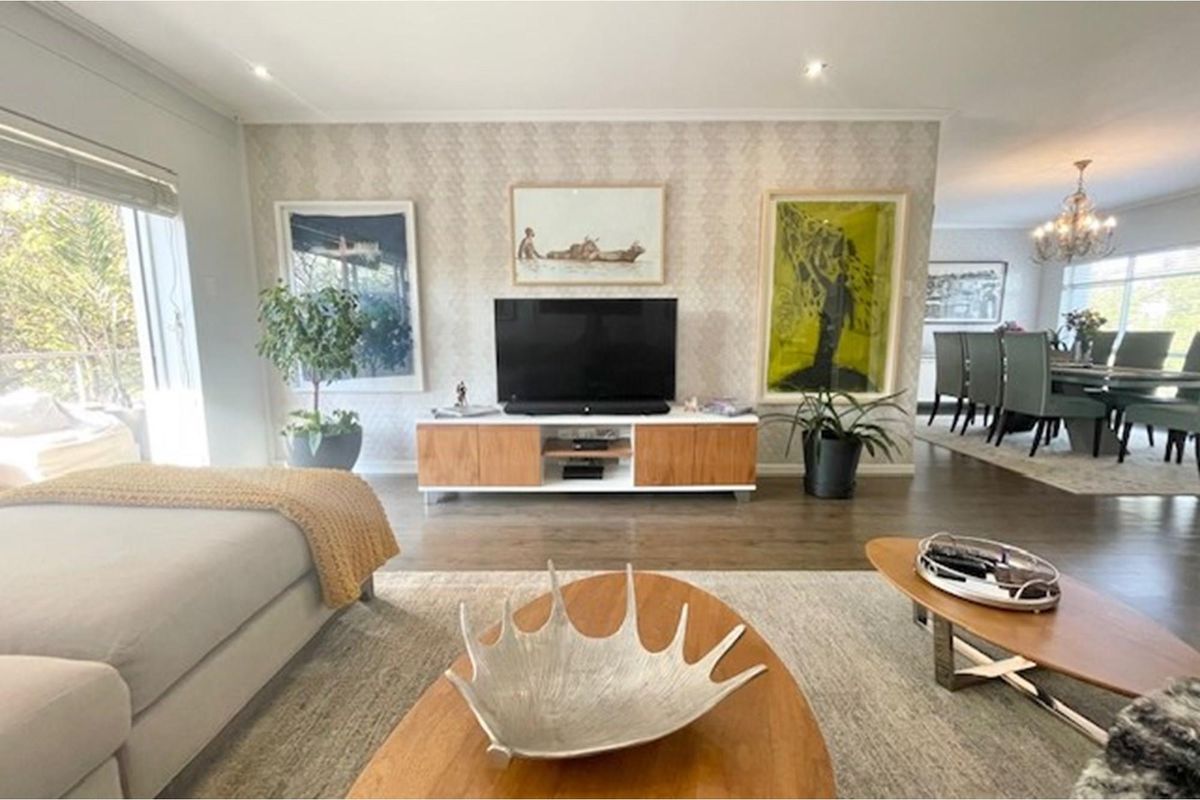 Exceptionally well maintained 3 bed top floor apartment, Morningside - Photo 3