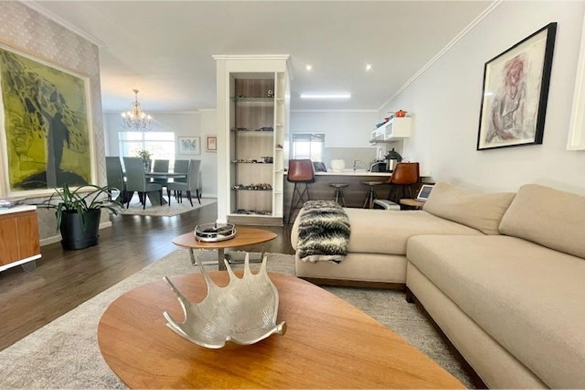 Exceptionally well maintained 3 bed top floor apartment, Morningside - Photo 4