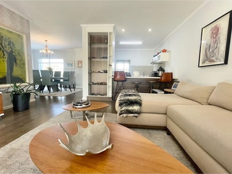 Exceptionally well maintained 3 bed top floor apartment, Morningside - Photo 9