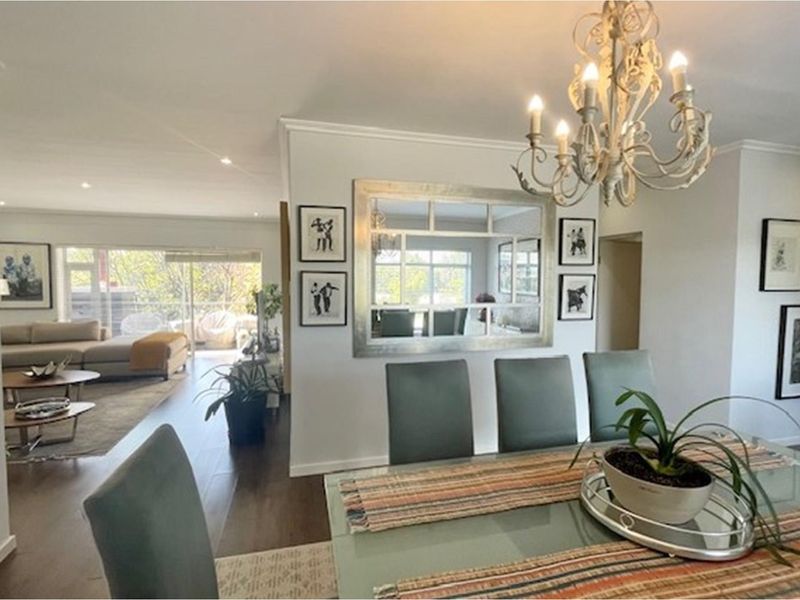 Exceptionally well maintained 3 bed top floor apartment, Morningside - Photo 2