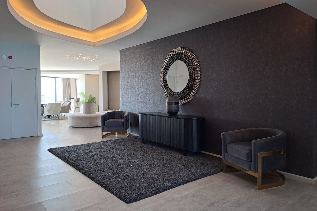 Four-bedroom luxury penthouse in Beachfront, Blouberg - Photo 2