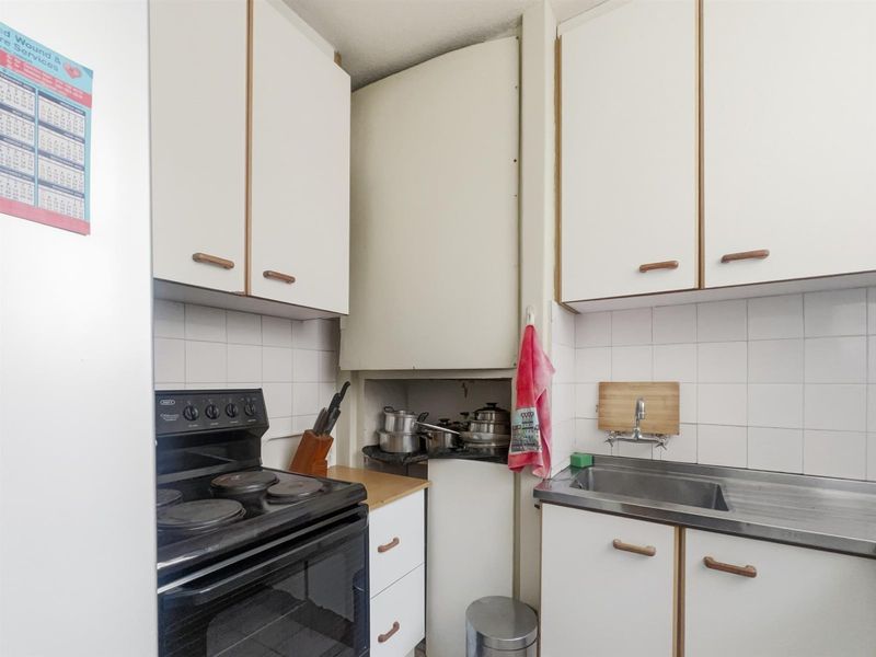 "Charming 3-Bedroom Apartment in Morningside" - Photo 8