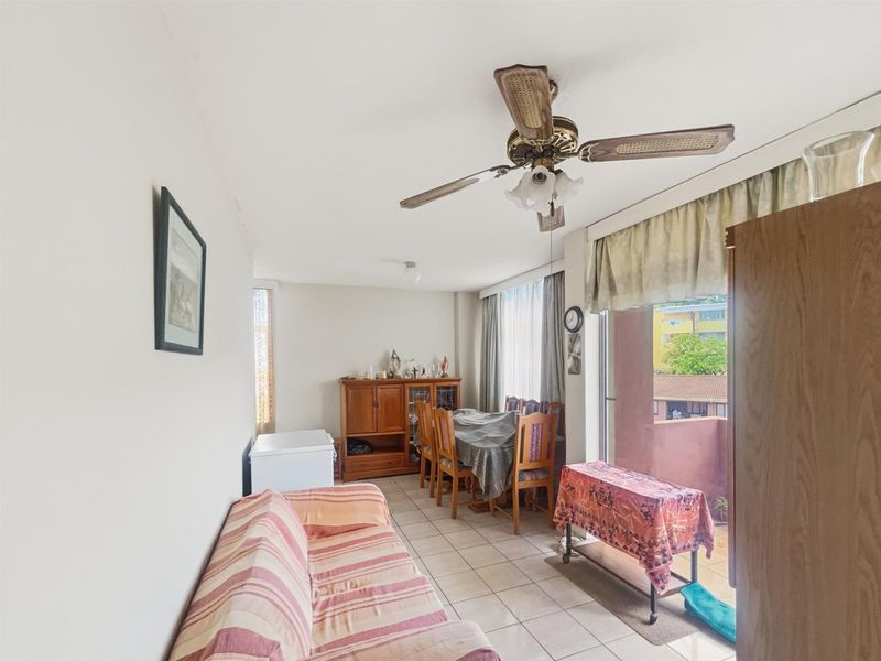 "Charming 3-Bedroom Apartment in Morningside" - Photo 2