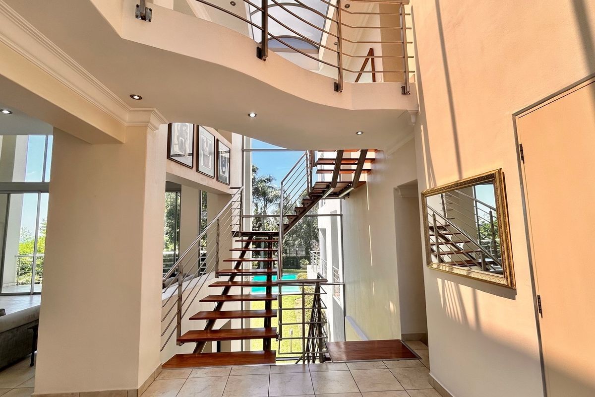 Elegant Mediterranean Villa in Waterkloof Ridge - Photo 3