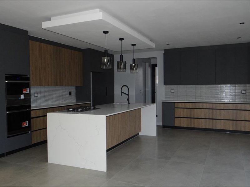 5 Bedroom House in Midstream Heights - Photo 9