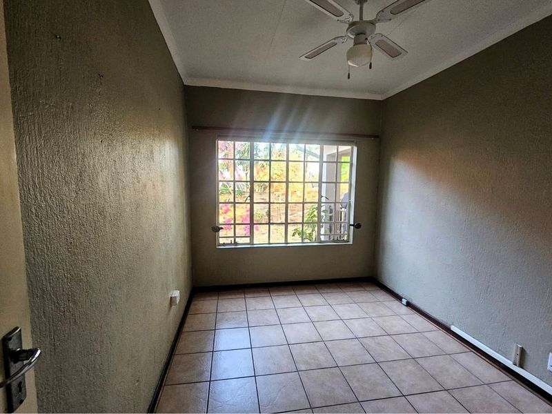 Exclusive 3-Bedroom Home in Acacia Views,  Comfort,  Security and Location in One! - Photo 8