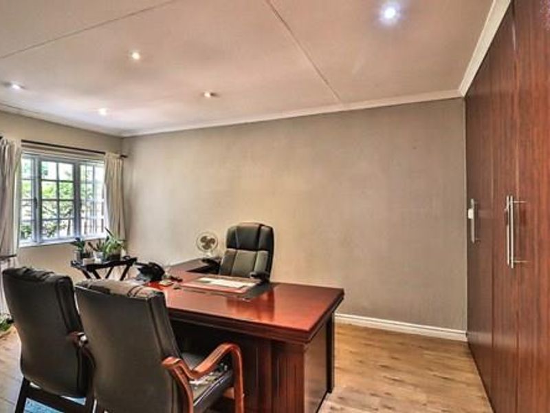 Beautiful Unique Spacious Boutique Hotel Style Home For Sale in Bedfordview - Photo 6