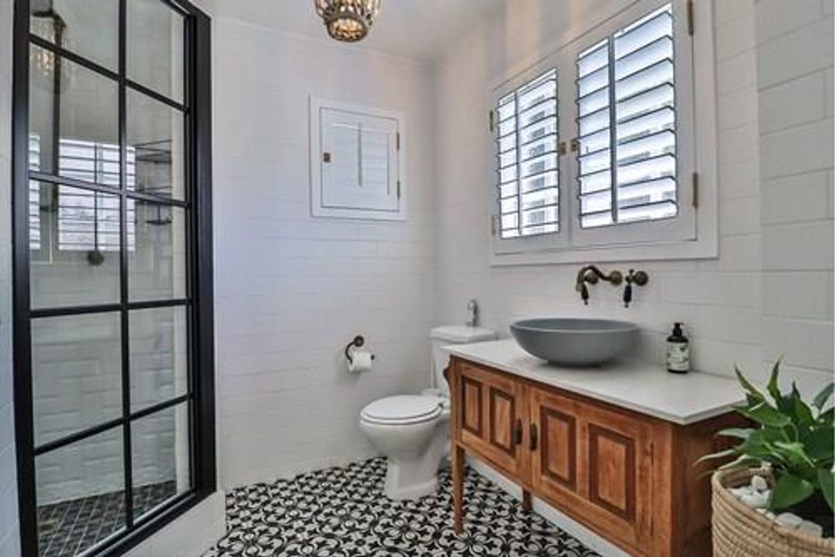 Beautiful Unique Spacious Boutique Hotel Style Home For Sale in Bedfordview - Photo 3