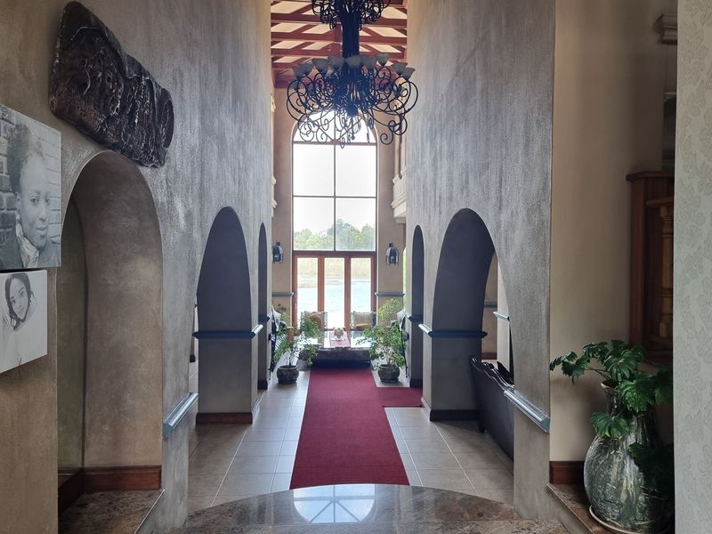 The ultimate retreat in Waterfront Estate - A luxurious haven for the extended family. - Photo 5