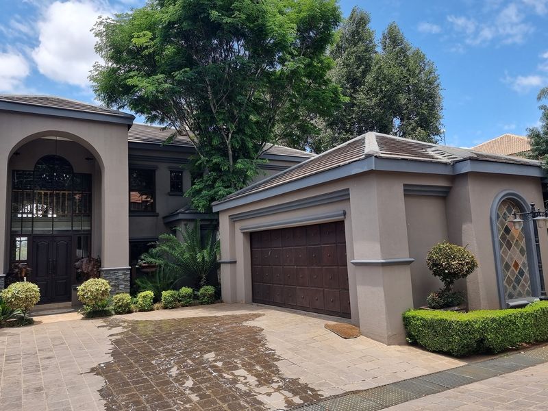 The ultimate retreat in Waterfront Estate - A luxurious haven for the extended family. - Photo 3