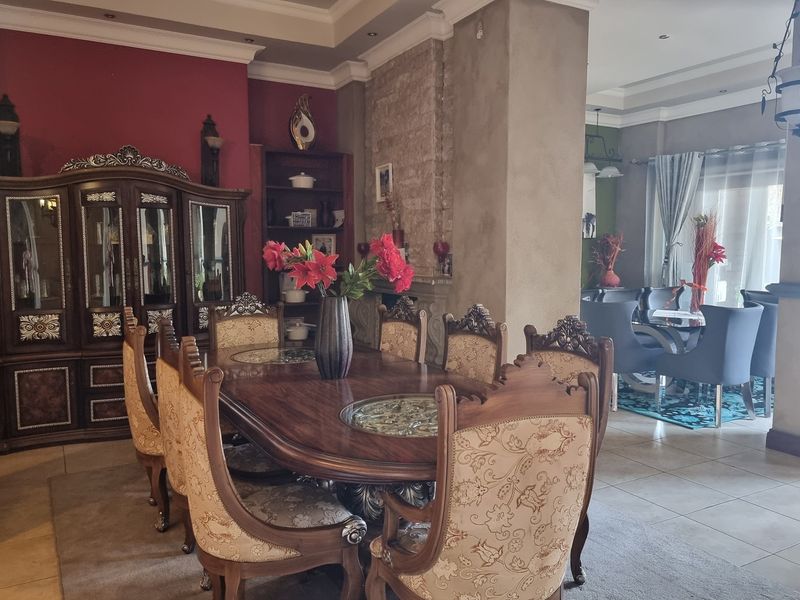 The ultimate retreat in Waterfront Estate - A luxurious haven for the extended family. - Photo 9