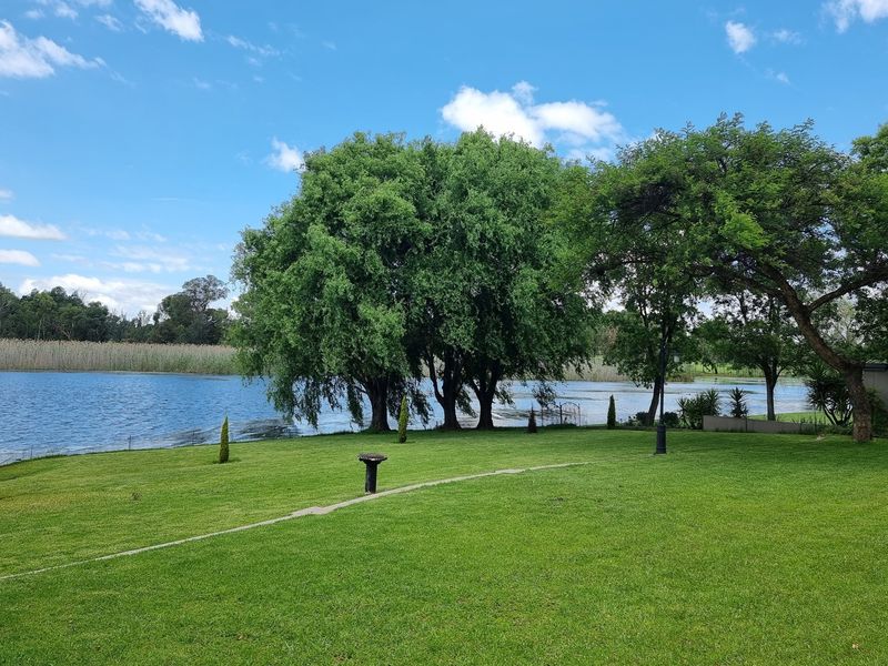 The ultimate retreat in Waterfront Estate - A luxurious haven for the extended family. - Photo 2