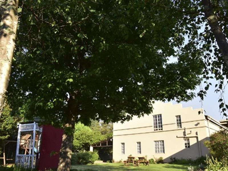 Self catering Guesthouse situated in the heart of Dullstroom - Photo 2