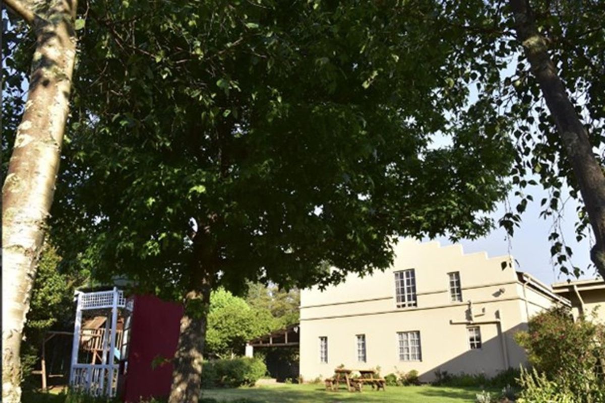 Self catering Guesthouse situated in the heart of Dullstroom - Photo 2